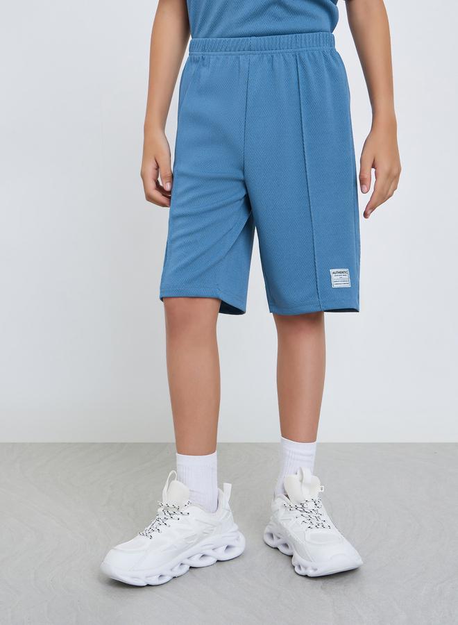 ستايلي مجموعة من شورت وتيشيرت محبوك بتفاصيل بارزة - Image 4